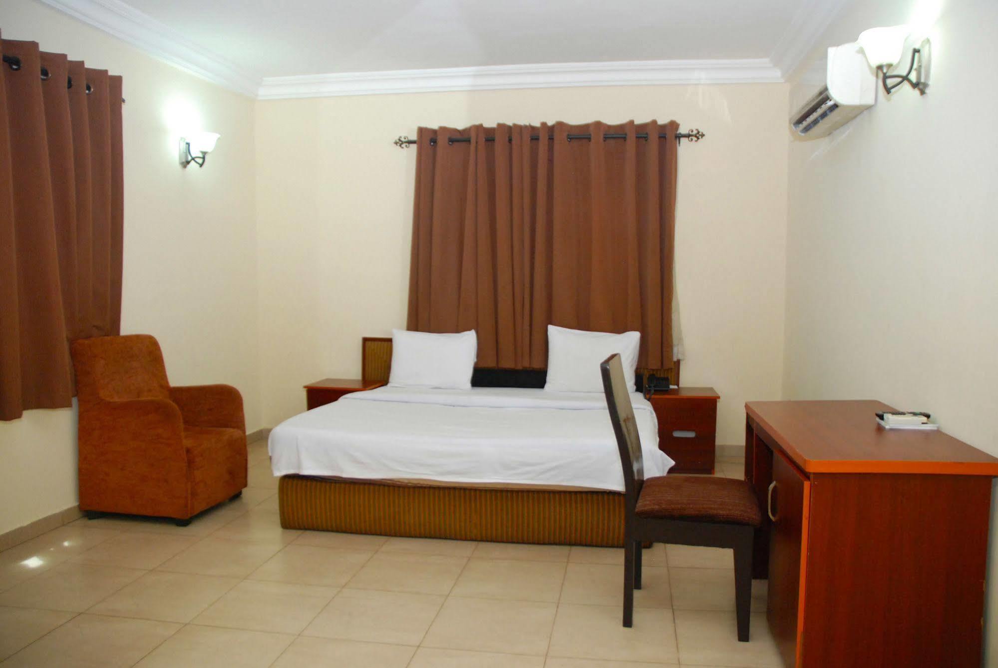 Knightsbridge Hotel Ikeja Exterior foto